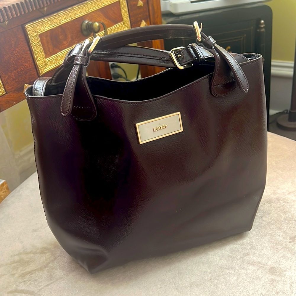 #mobwife 🌺 DKNY Mink Brown Structured Handbag